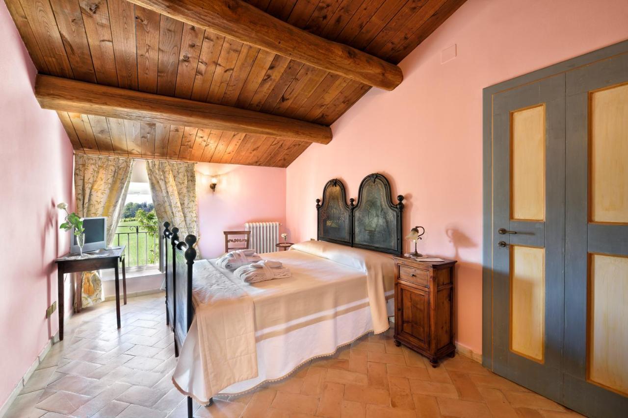 Collepere Country house *