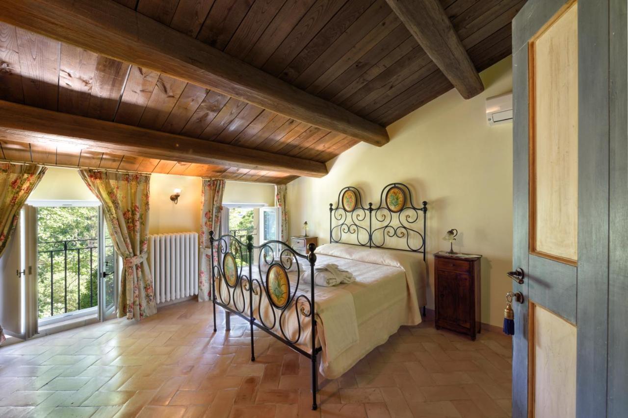Collepere Country house *